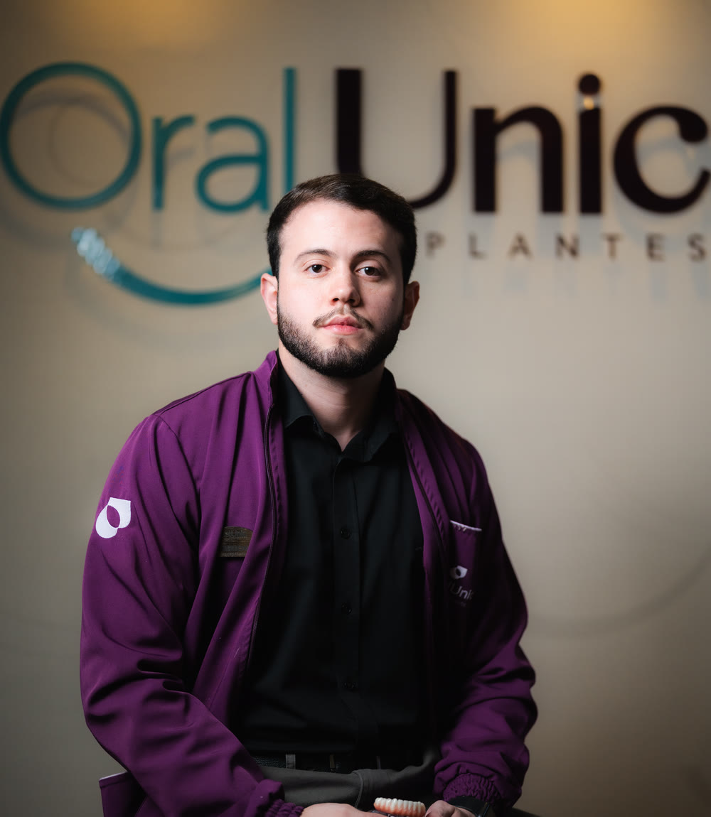 Dr. Emerson, responsável pelos tratamentos de implante da Oral Unic Dourados